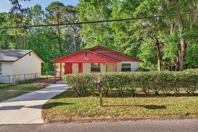 Building Photo - Adorable Single Family Home