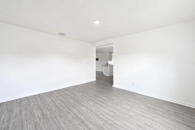 Building Photo - 5318 Imagination Dr