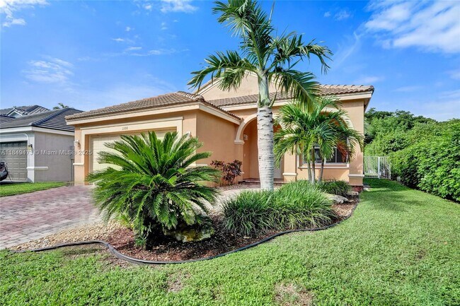 Building Photo - 1100 Chinaberry Dr