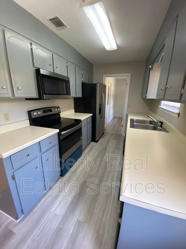 Building Photo - 105 Maid Marian Ct