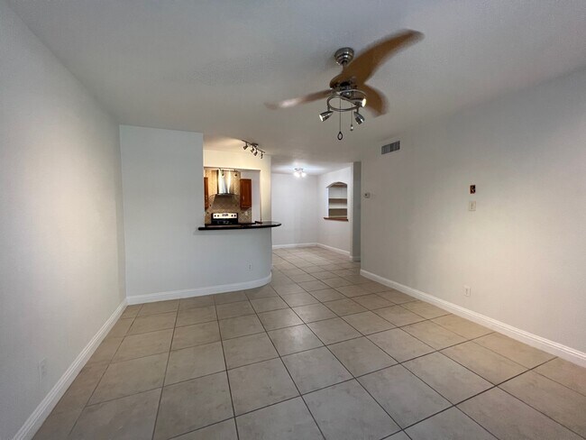 Building Photo - 5550 N Braeswood Blvd