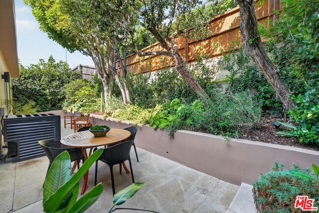 Building Photo - 1515 Rendall Pl