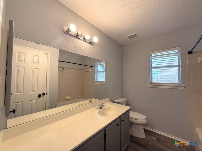 Building Photo - 106 Snake Dance Dr