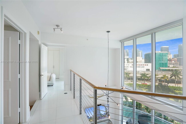 Building Photo - 350 S Miami Ave