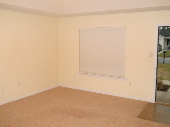 Building Photo - 3 Bedroom Home in Hahira!