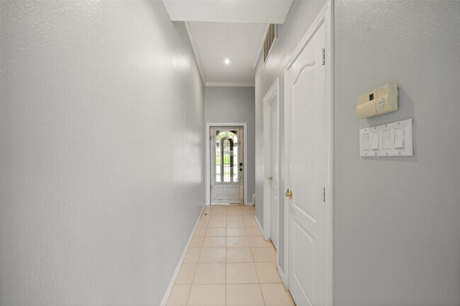 Building Photo - 16 Regency Pt