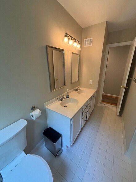 Building Photo - 12116 Little Creek Dr