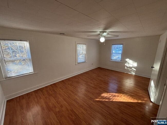 Building Photo - 86 Ringwood Ave