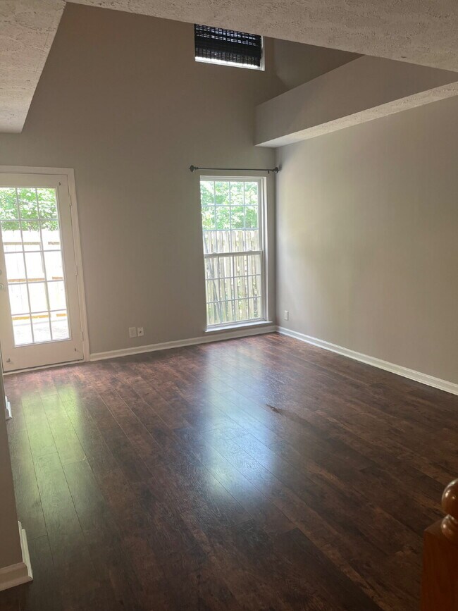 Building Photo - Charming 2 Bed, 2.5 Bath Townhouse in Nashville - Perfect Rental Opportunity!