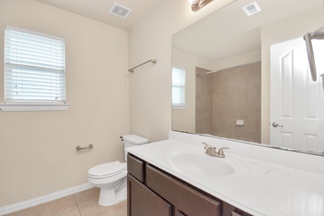 Building Photo - 2703 Lakecrest River Dr