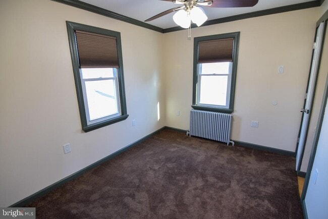 Building Photo - 1071 W Bristol Rd