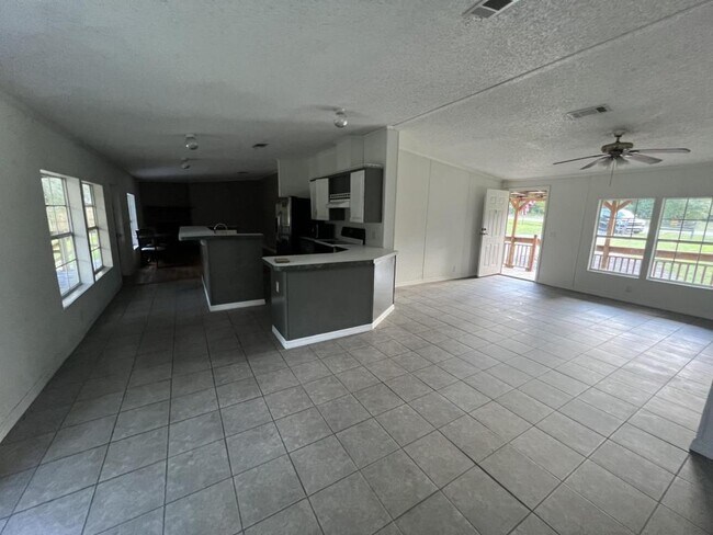 Building Photo - 5135 N Western Dr