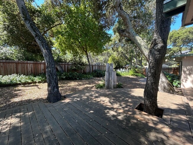 Building Photo - 3BR/ 2BA CARMEL VALLEY RETREAT