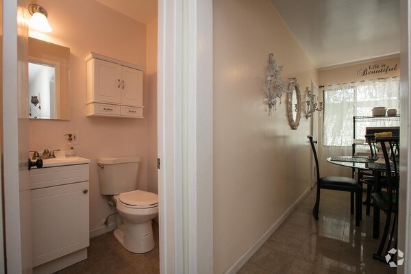 Building Photo - 2328 Virginia Ave