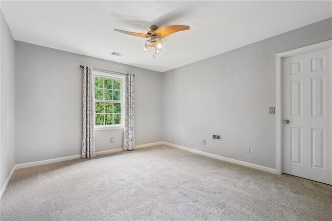 Building Photo - 2565 Chestea Dr NE