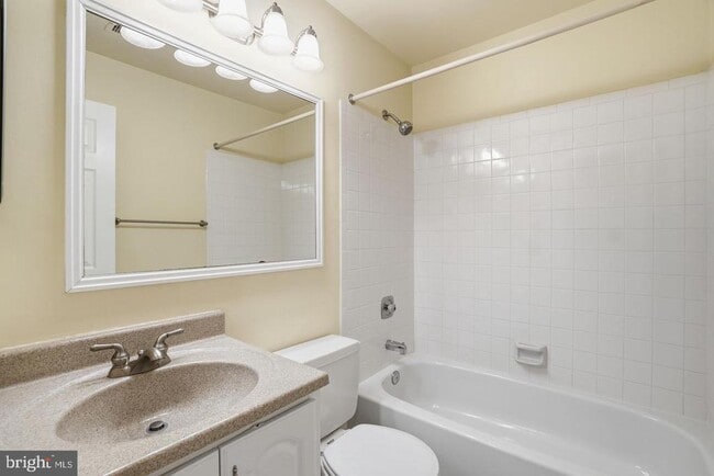 Building Photo - 2391 Hunters Square Ct