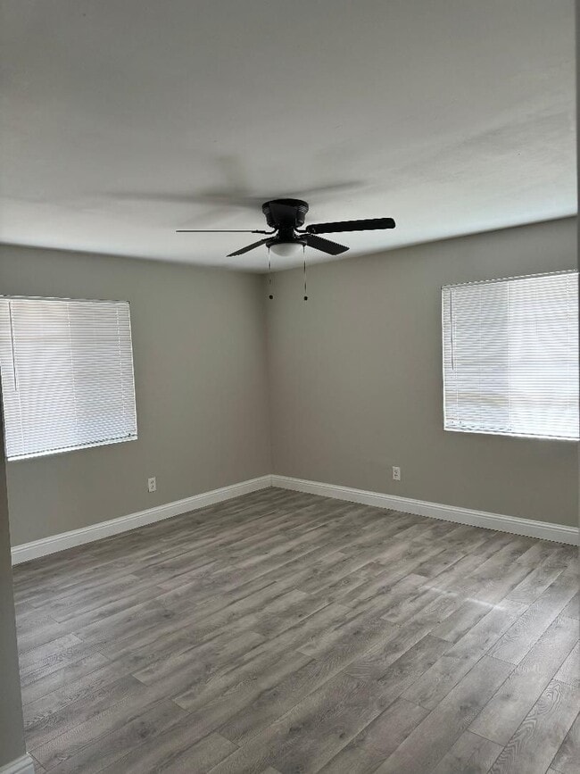 Building Photo - Cute Little Home For You