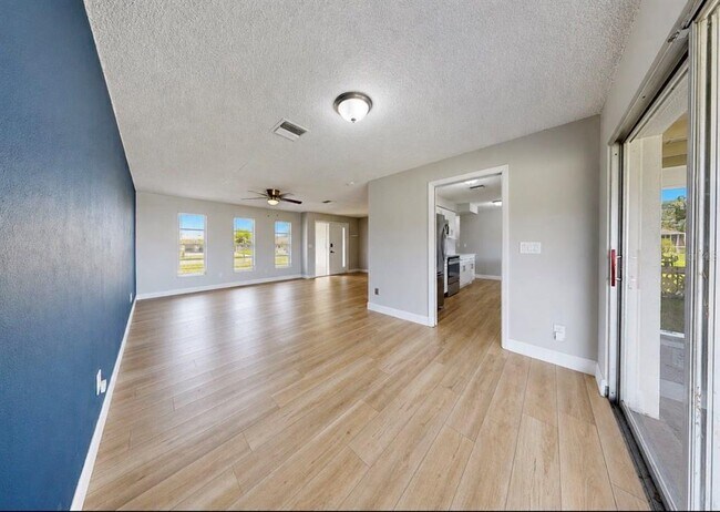 Building Photo - 1729 Bikini Ct