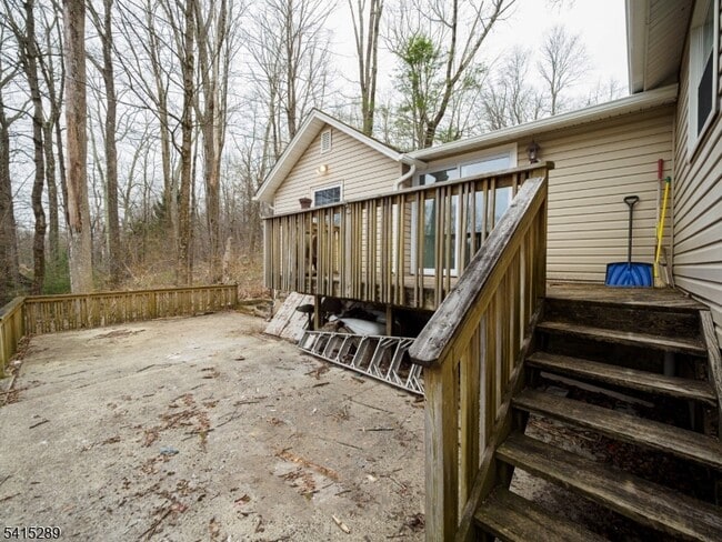 Building Photo - 240 Acabonack Rd