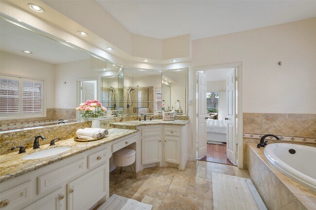 Building Photo - 14311 Islandwoods Dr