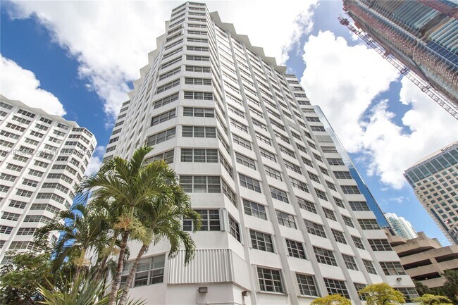 Building Photo - 999 Brickell Bay Dr