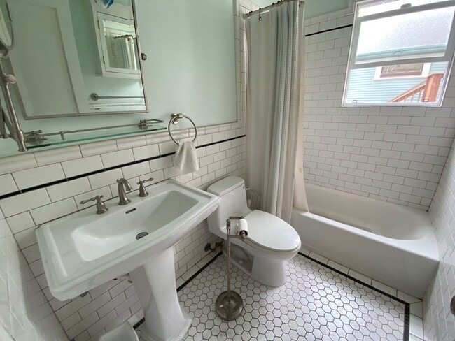 Building Photo - 2811-2815 Telegraph Ave