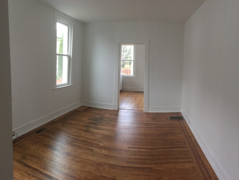 Building Photo - 2904 Chesley Ave
