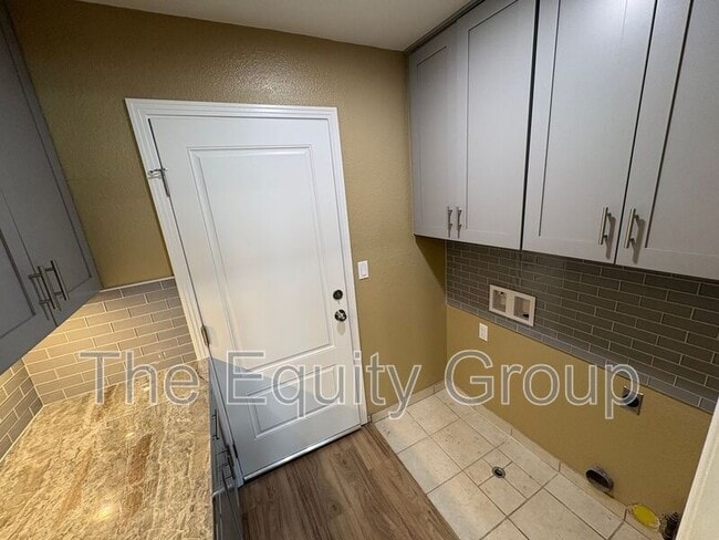 Building Photo - 2322 E Vassar Dr
