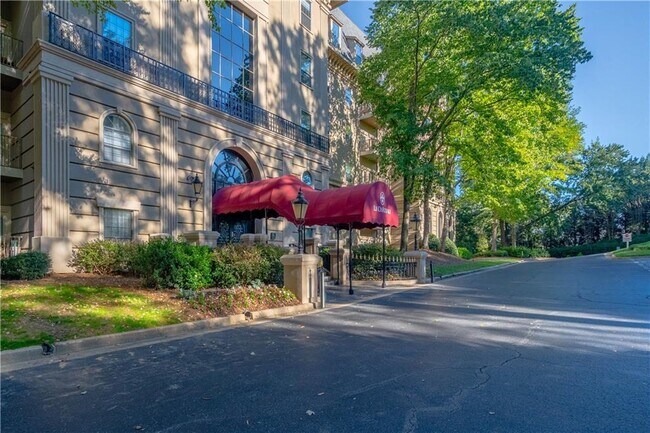 Building Photo - 2865 Lenox Rd NE