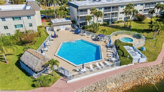 Building Photo - 1010 Manatee Rd