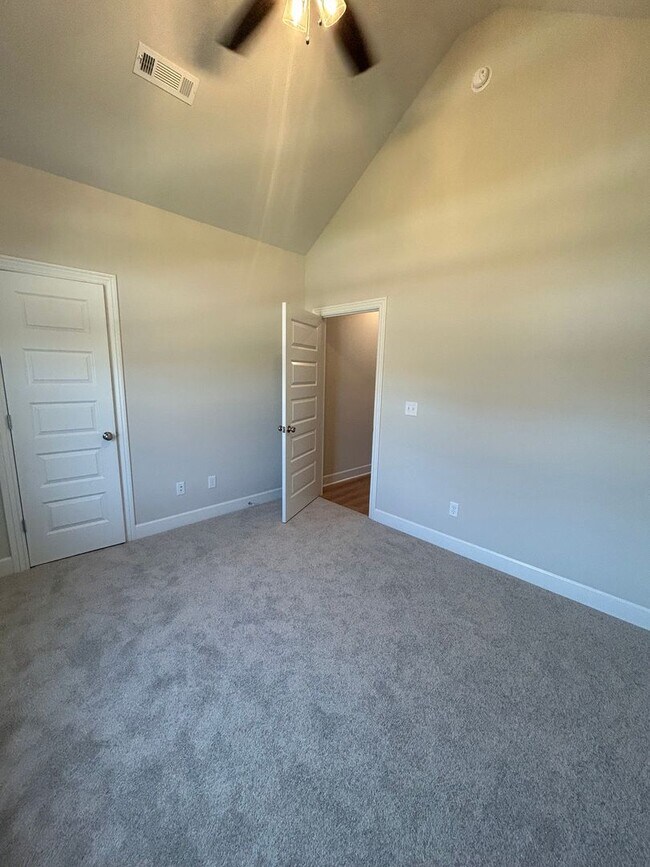 Building Photo - Beautiful Bentonville Home! 4 Bedrooms, 2 ...