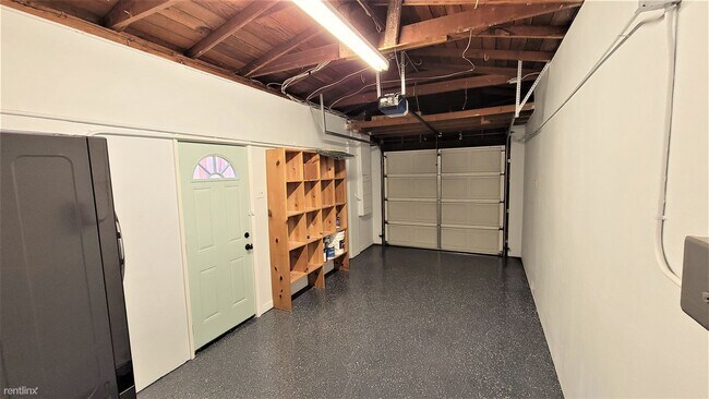 Building Photo - 2 br, 1 bath House - 604 9th Avenue