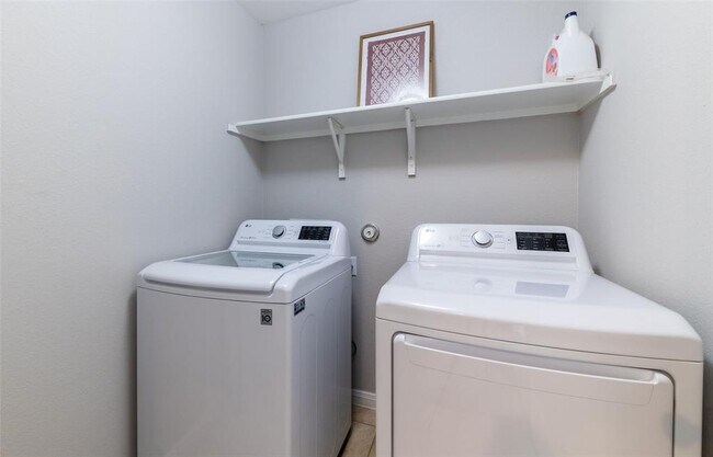 Building Photo - 290 Northern Flicker St