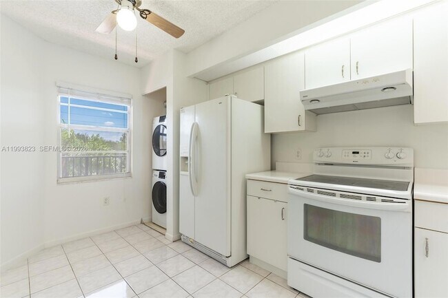 Building Photo - 13455 SW 16th Ct