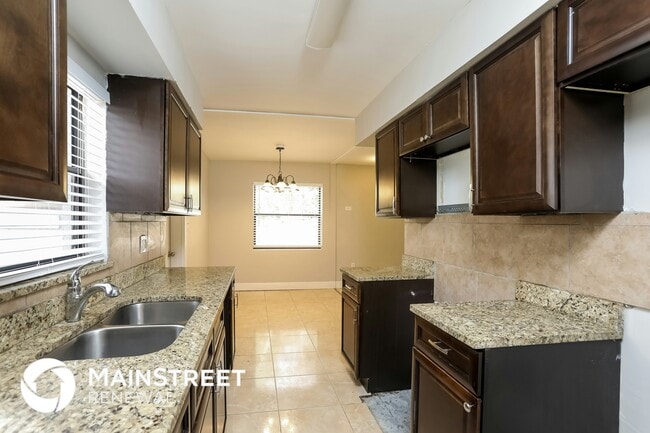 Building Photo - 805 Terry Lynn Dr