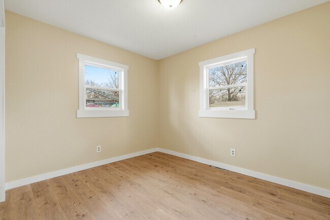 Building Photo - 503 S Forest Ct