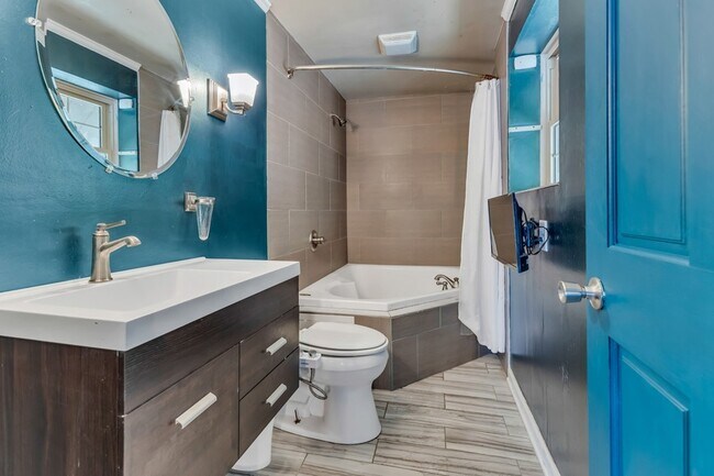 Building Photo - 272 Rio Vista Dr