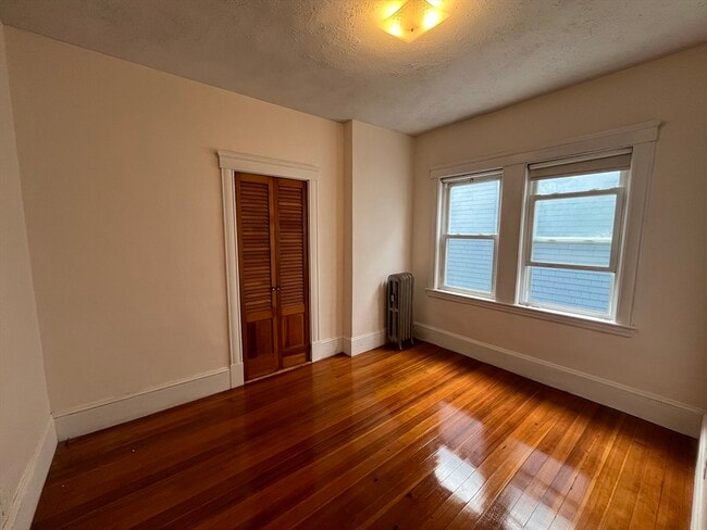Building Photo - 149 Oakland St