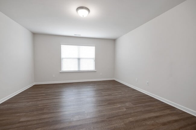 Building Photo - Move-In Ready Highland Creek Beauty! 4BR + Office + Den + Loft | Private Pond View & Top Communit...