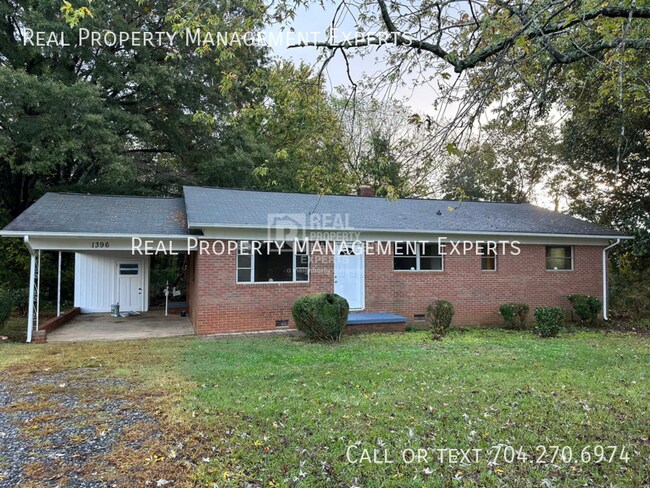 Building Photo - 1396 Shinnville Rd