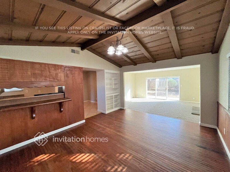 Building Photo - 640 W El Camino Ave