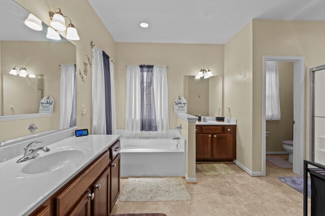 Building Photo - 2114 Redgate Dr