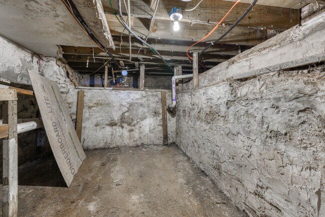 Building Photo - 135 S Central Ave
