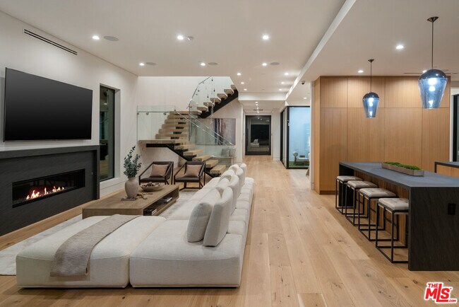 Building Photo - 14822 Hesby St