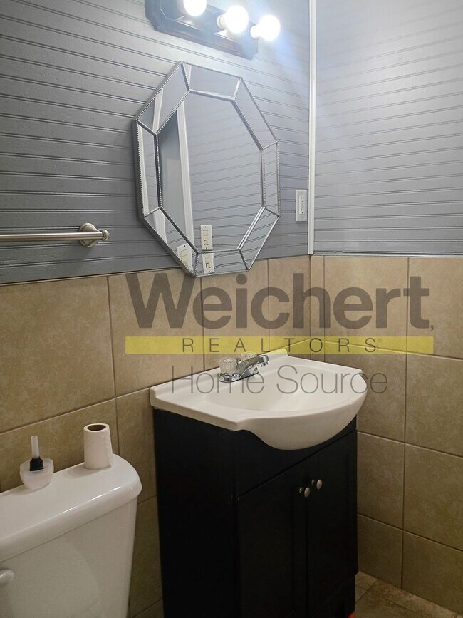 Building Photo - Quality finishes and adaptable design in a desirable location