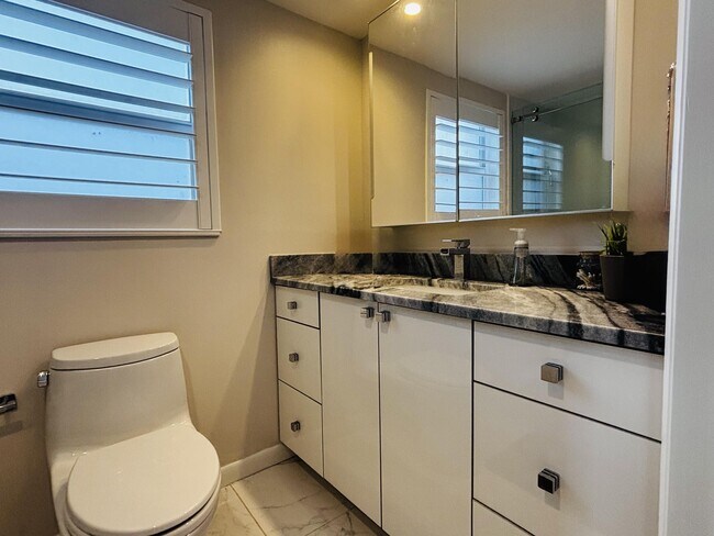 Building Photo - 3091 N Course Dr