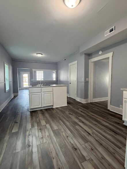 Building Photo - 2809 Columbia Ave