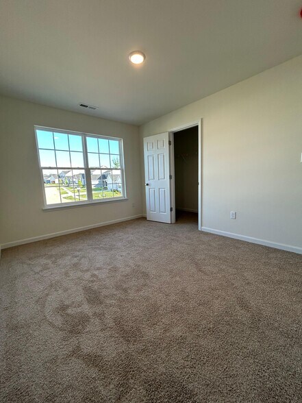 Building Photo - 463 Sweetgrass Dr