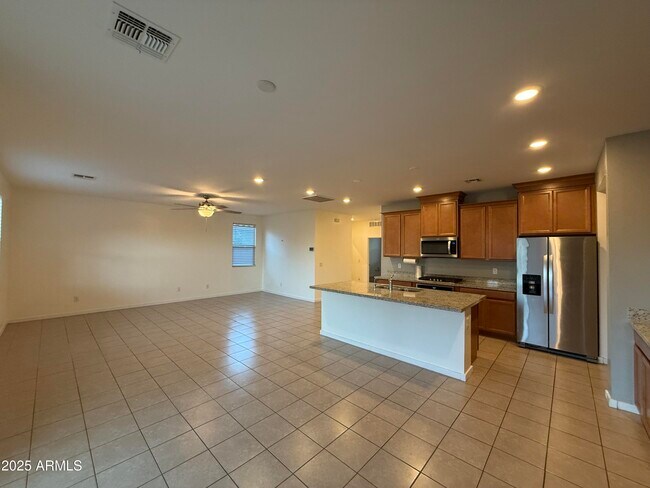Building Photo - 14074 W Valentine St