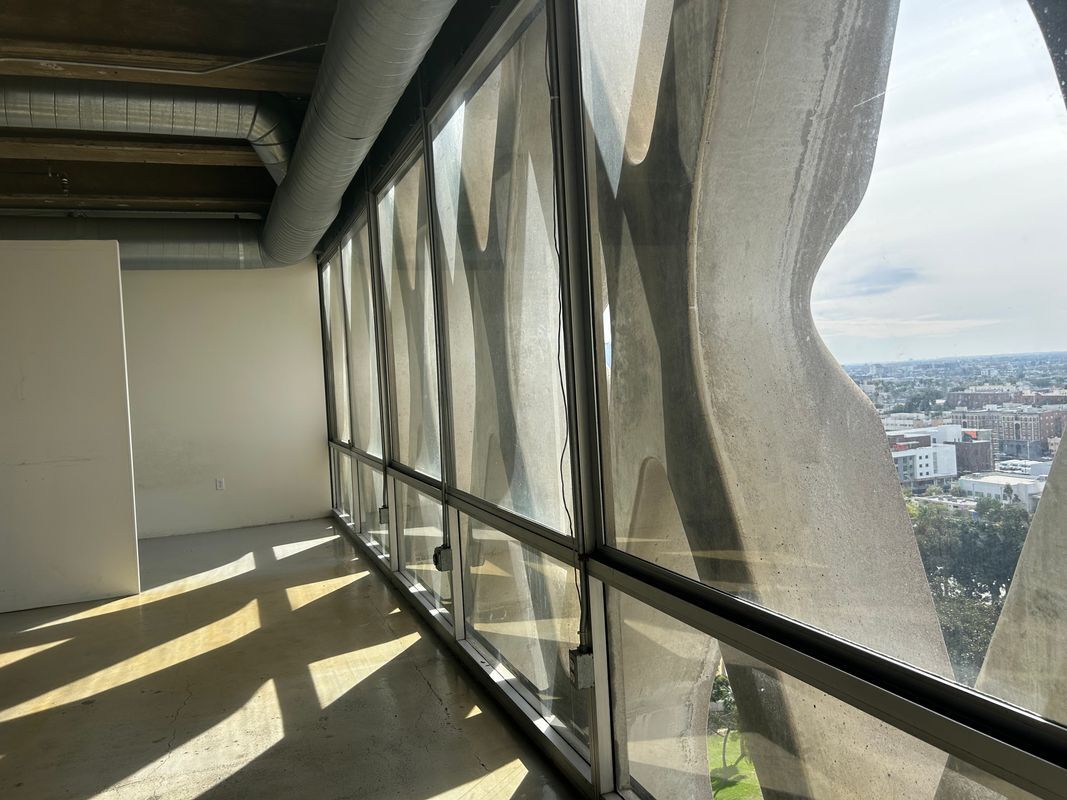 Building Photo - 2404 Wilshire Blvd